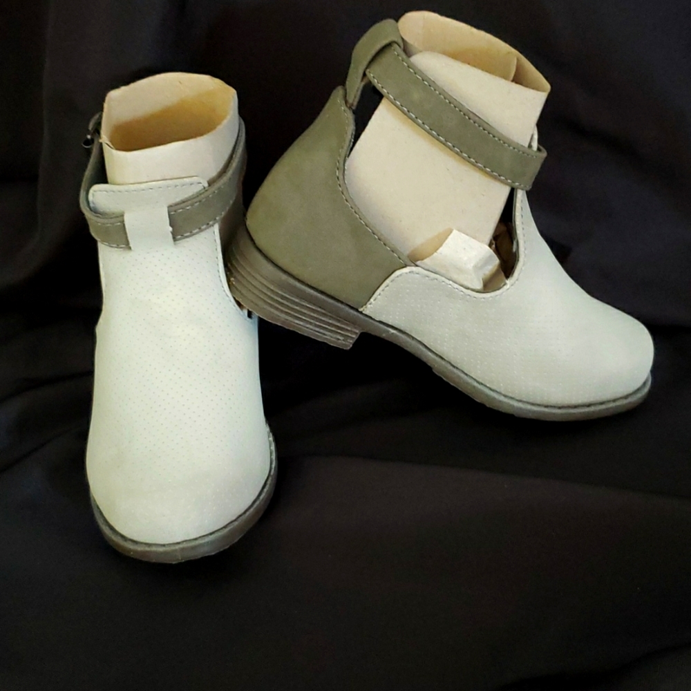Grey JG toddler boots
